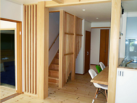 板倉構法は日本伝統の木造工法である校倉工法を住宅に応用した工法です。